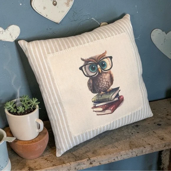 Set of 2 Throw Pillows Oscar & Ollie Owl W/ Glasses & Book 10in x 10in New - Picture 8 of 11